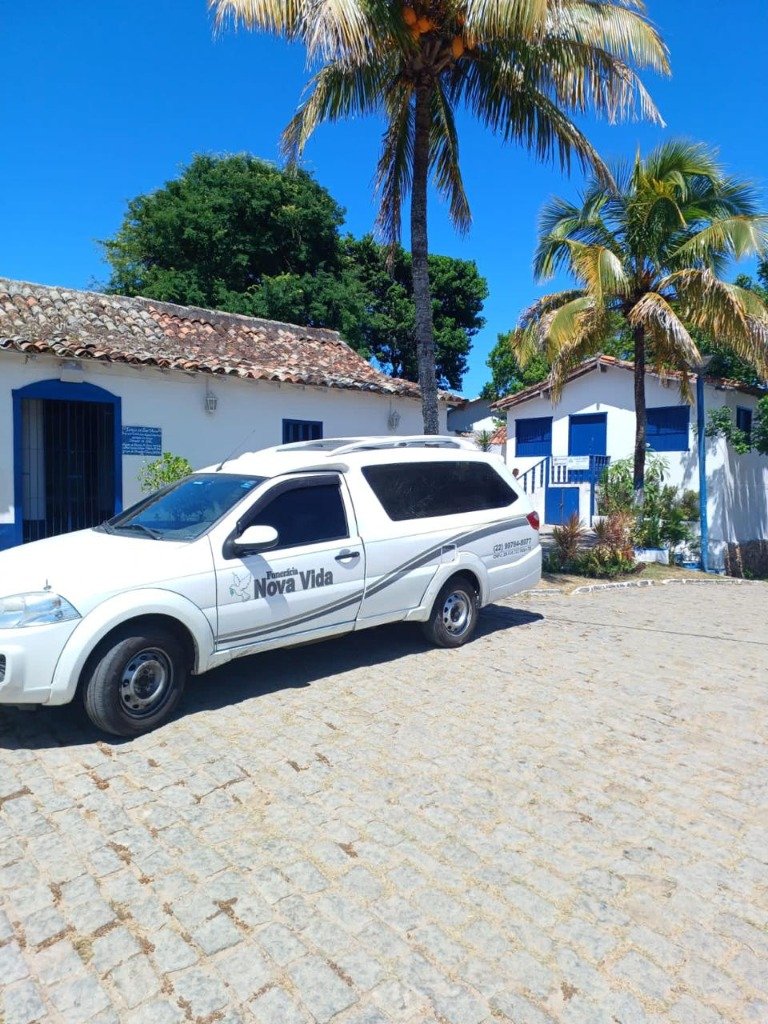 Carro funerário da Funerária Nova Vida em Cabo Frio
